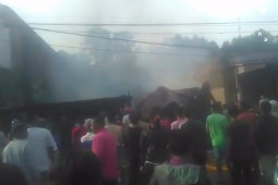 Dua rumah di Parapat terbakar