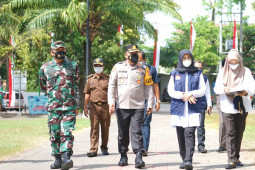 Satgas COVID-19 Banyuwangi pindahkan warga isoman ke tempat isoter