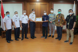 Pertamina terima penghargaan Walikota Jakut atas partisipasi aktif percepat vaksinasi