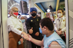 Staf Khusus Presiden tinjau vaksinasi COVID-19 penyandang disabilitas di Kota Bogor