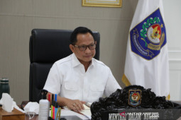 Mendagri tegur 10 kepala daerah yang belum bayar insentif nakes