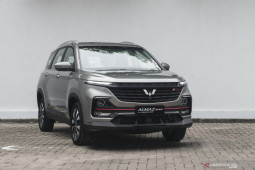 Bedah fitur Almaz RS EX,  SUV canggih harga mulai Rp350 jutaan