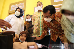 Pemkab Garut beri perhatian khusus kesehatan dan pendidikan bagi siswi kembar siam