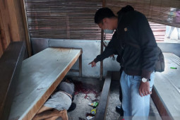Pengemudi ojek tewas bersimbah darah, diduga sempat berkelahi