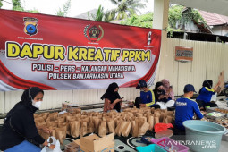 Dapur kreatif PPKM di Banjarmasin distribusikan 2.021 paket makanan