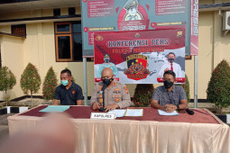 Polres Mukomuko awasi pembagian bansos untuk warga