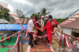 Jembatan Harapan di Desa Alat akhirnya selesai dibangun relawan dengan biaya Rp125 juta