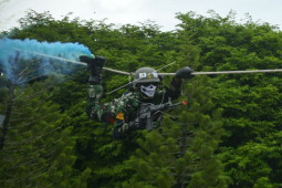 Atraksi kemampuan dan ketangkasan prajurit TNI AL