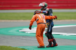 Kaki terkilir di FP2 GP Inggris,  Quartararo lolos dari cedera serius