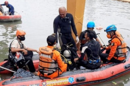 Seorang muda terjun ke kali karena takut dirampokm akibatnya hilang tenggelam