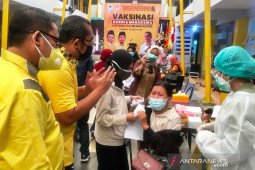 Hadapi PTM terbatas, UWP-Golkar Jatim gelar vaksinasi sasar mahasiswa