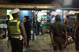 Polisi Resor Bangka Barat giatkan patroli malam hari kawal aturan PPKM