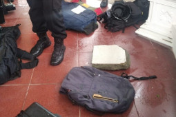 Ternyata tas ransel bertuliskan "Awas Bom" isinya pecahan batu