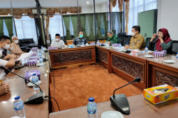 Wakil rakyat Tanbu dan HSS konsultasikan dengan dprd kalsel