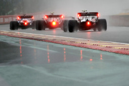 Daftar balapan F1 dengan separuh  poin