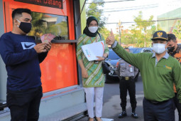 Pemkot Madiun salurkan BLTD untuk 5.565 warga terdampak pandemi.