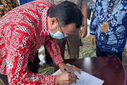 Kakanwil Kemenkumhan Sumut lakukan pemasangan plang pengamanan aset eks BLBI
