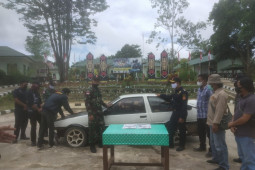 TNI gagalkan penyeludupan mobil di batas RI-Malaysia wilayah Kapuas Hulu
