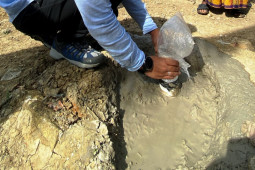 Pemprov Jatim minta warga tidak panik munculnya semburan gas di Sumenep