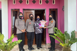 Polda NTB dan Polres Loteng kunjungi kediaman dua polwan purna bhakti