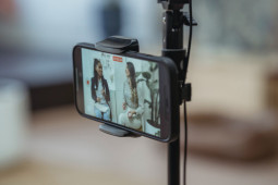 Enam tips "live streaming" ala konten kreator