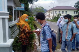 SMAN1 Sipirok mulai belajar tatap muka dengan prokes yang ketat