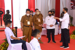 Presiden tinjau pelaksaan vaksinasi bagi pelajar di Pesawaran