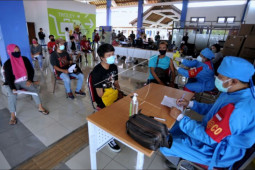 Vaksinasi COVID-19 di Terminal Mengwi