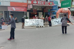 Untuk tes urine DPRD Labura, mahasiswa galang dana