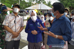 Kepala BMKG jalan kaki 5 KM tentukan titik kumpul warga Amahai, waspadai gempa - tsunami