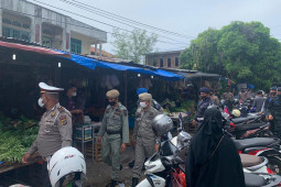Satgas yustisi razia protokol kesehatan ke warung kopi