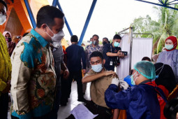 Penderita komorbid dan lansia Sulsel divaksin Moderna