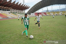 Legend Sigupai hantam PAR FC 2-1