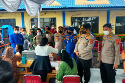 Polda Sumut gelar vaksinasi "Merdeka Maritim" di Belawan