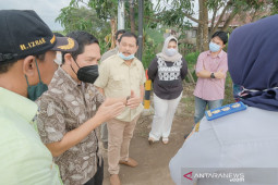 Pemerintah pusat bantu tiang penerangan jalan di Kalsel