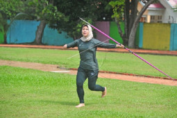 Latihan atlet atletik Perpanas Jambi