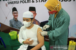 Santri Rakha Amuntai jalani vaksin serentak