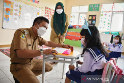 Bupati Bandung pastikan PTM digelar dengan prokes ketat