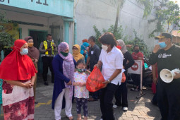 Legislator kawal penyaluran sembako bantuan stakeholder di Kota Surabaya