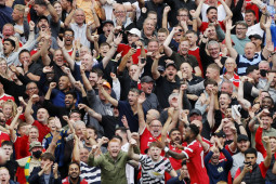 MU wajibkan penonton di Old Trafford bersertifikat vaksin