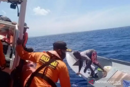 KM Jervai angkut 100 penumpang mati mesin