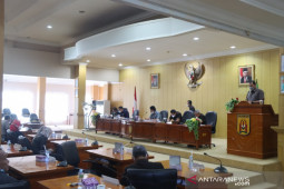 Fraksi-fraksi DPRD dukung Raperda retribusi persetujuan bangunan gedung