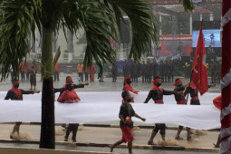 Upacara HUT ke-446 Kota Ambon meriah di tengah hujan