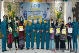 Tim PKK Kotabaru gelar lomba busana kreasi sasirangan lokal