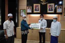 Empat mahasiswa di Balangan terima beasiswa ke timur tengah