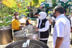 Pemprov Jatim bantu alat produksi kepada petani hutan di Madiun