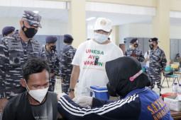 Peringati HUT Ke-76 TNI AL, STTAL gelar serbuan vaksin di Unesa
