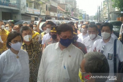 Tinjau vaksinasi pelajar, Menko Perekonomian janjikan stok vaksin ditambah