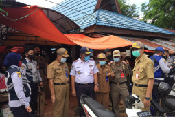 Diskopdag Tanah Laut pasang portal di Pasar Manuntung Berseri