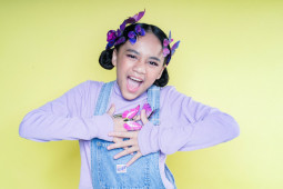 Penyanyi cilik Neona bersiap gelar konser virtual